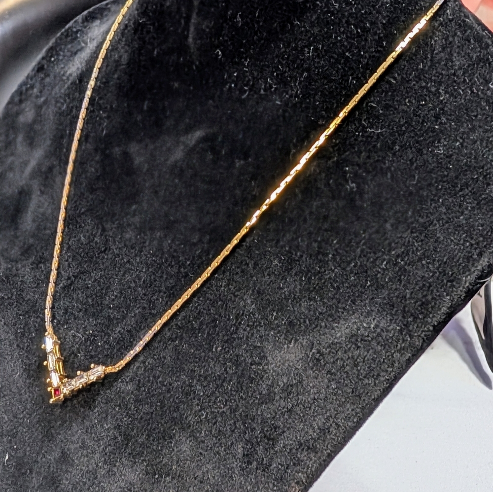 Christian Dior Vintage "V" Gold Necklace With White And Red Crystals - Picture 5 of 8